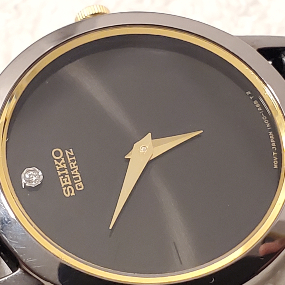 Vintage Seiko Women's Quartz Watch Gold Tone Black Dial Diamond Stainless Steel - Picture 4 of 16